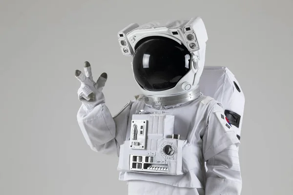 Astronauta Contando Números Fondo Blanco Fotos De Stock Sin Royalties Gratis