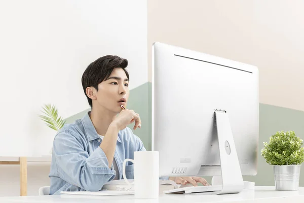 Young Asian Handsome Man Studying Computer — Stok fotoğraf