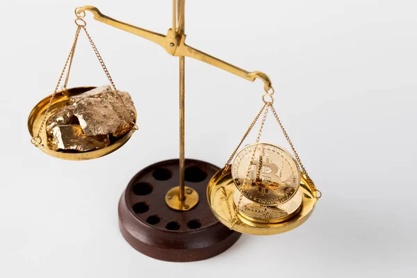 Keadilan Skala Emas Dan Bitcoin — Stok Foto