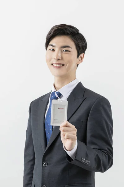 Feliz Asiático Homem Mostrando Empregado Card — Fotografia de Stock