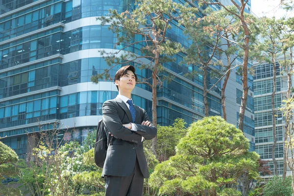 Young Asian Handsome Man Looking Far Away Arms Crossed — Stock Photo, Image