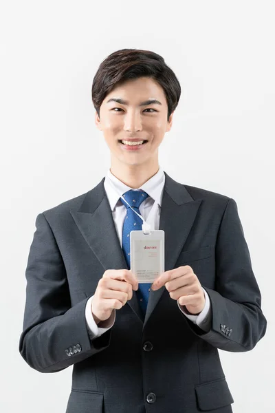 Feliz Asiático Homem Mostrando Empregado Card — Fotografia de Stock