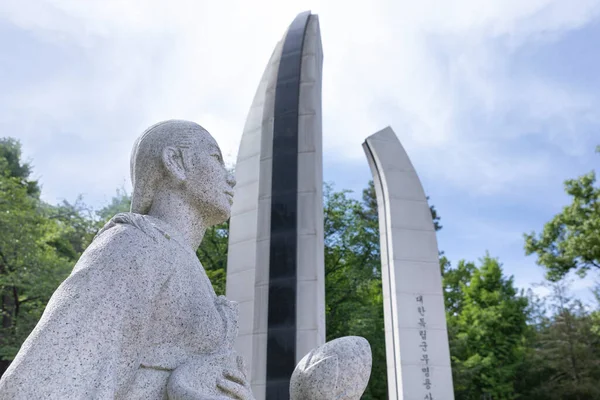 Monumento Soldados Guerra Independência Coreanos Desconhecidos Uma Estátua Mulher — Fotografia de Stock