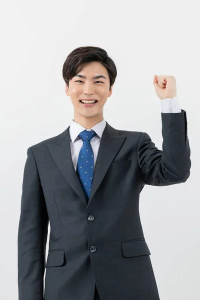 Usmívající Mladý Asijský Hezký Zaměstnanec Muž Dosaženo Úspěch Koncept — Stock fotografie