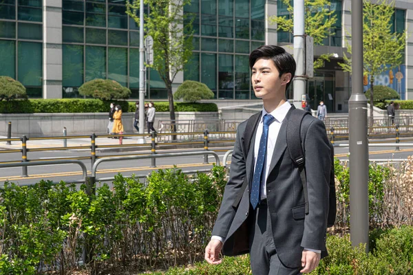 Primeiro Dia Recém Recrutado Homem Asiático Empregado Terno Casual Inteligente — Fotografia de Stock