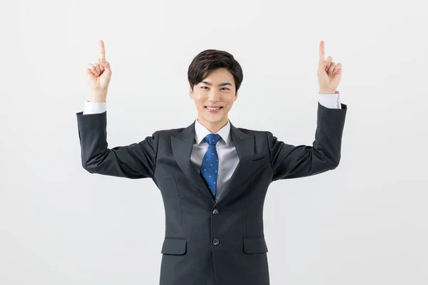 Feliz Homem Asiático Trabalhador Homem Negócios Rindo Enquanto Aponta Para — Fotografia de Stock