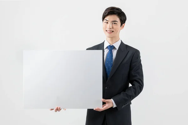 Homem Asiático Feliz Com Banner Copyspace — Fotografia de Stock