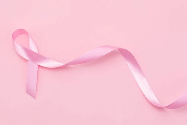 粉色背景的粉红缎带 — 图库照片