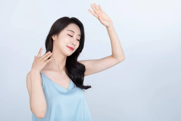 Schöne Koreanische Asiatische Junge Frau Modell Bedeckt Sich Von Sonne — Stockfoto