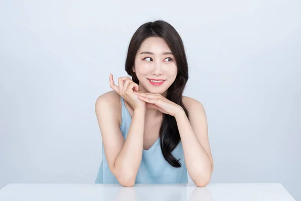Bela Coreano Asiático Jovem Mulher Modelo Com Mão Movimento Pele — Fotografia de Stock