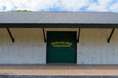 Eski tren istasyonunun yeşil kapısı bir müzeye dönüştürüldü.