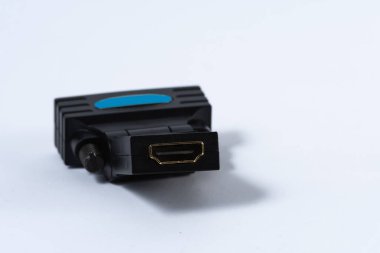 Siyah kadın HDMI bağlantı prizi beyaz arkaplanda izole edildi.