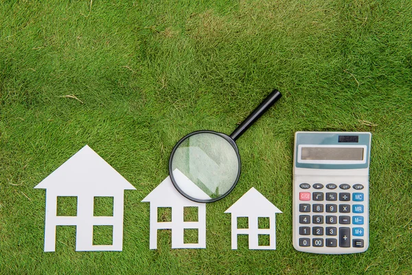 Comprar casa de construção verde cálculos de hipoteca, calculadora com — Fotografia de Stock