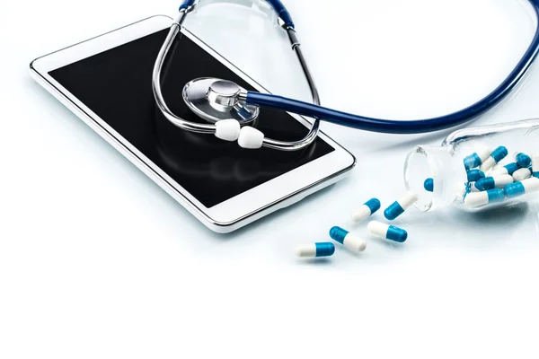 Tıbbi araştırma, dijital tablet ve stetoskop - Stok İmaj