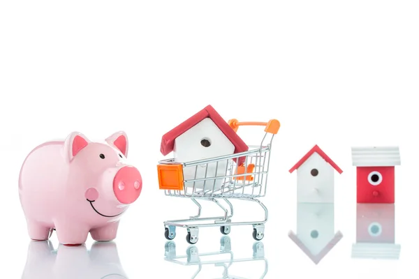 Экономия на покупке дома — стоковое фото