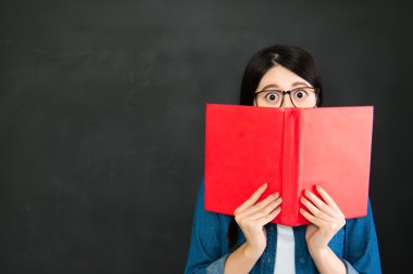 cevap her zaman sürpriz üniversite kitaplığında gizleme