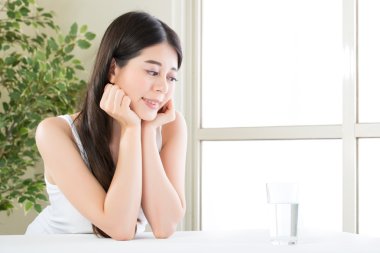 içme suyu sert sourc kesin olarak belirlemek için kirli testleri gösteriyor