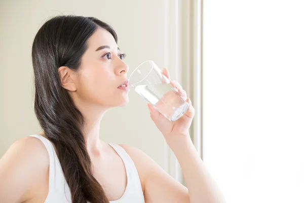 Quiero que mis hijos vivan en un mundo con agua potable pura — Foto de Stock