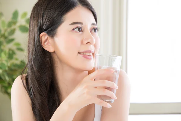 Quiero que mis hijos vivan en un mundo con agua potable pura — Foto de Stock