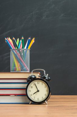 Sanat sınıfı için zamanında olmalı ve hatırlıyorum suluboya penc getirmek