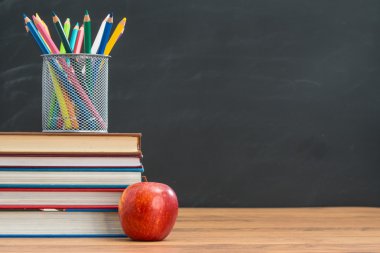 Sulu Boya kalem ve apple sanat sınıfı için getirmek gerekir