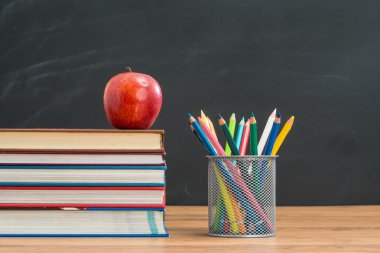 elma yemek iyi suluboya çizimi var yardımcı olacaktır