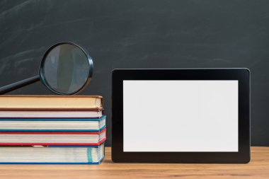Büyüteç kullanmak dijital tablet s zaman başa hazırlamak