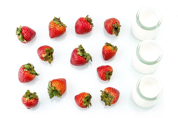 Healthy breakfast with yogurt and strawberry — Stock Photo, Image