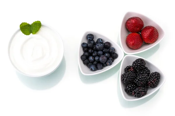 Healthy breakfast with yogurt and berry, dieting, freshness — Stock Photo, Image