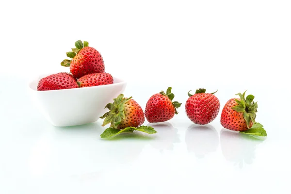 Fresh strawberries with leaf, healthy, natural — Stock Photo, Image