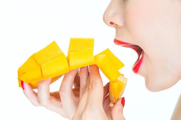 Mango, seksi, sağlıklı, ruj, arzu, lokma yeme kadın — Stok fotoğraf