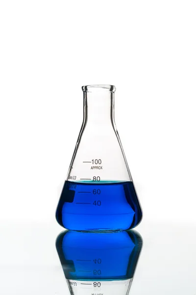 Provette liquido blu, vetreria da laboratorio — Foto Stock