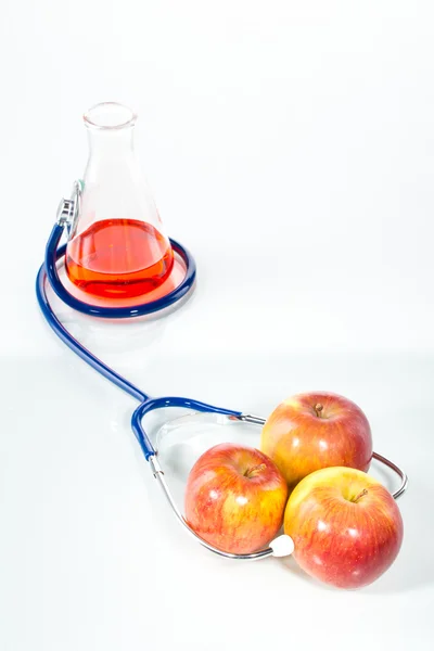 Stethoskop mit Apfel, analytisch — Stockfoto