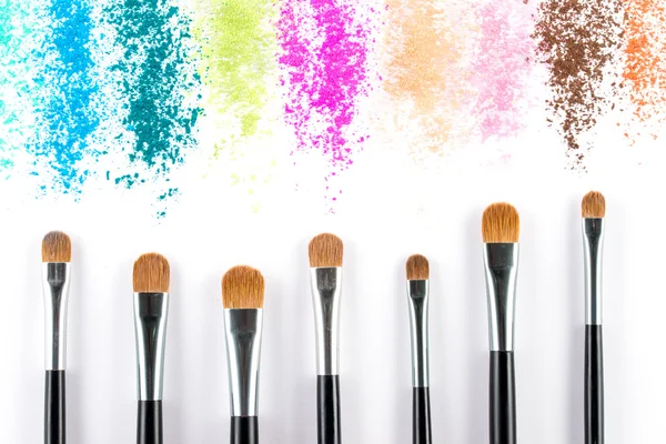 Polvere multicolore ombretto con pennello, bellezza di modo — Foto Stock