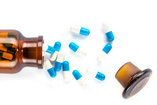 Cápsulas azuis com frasco, cuidados de saúde e medicamentos — Fotografia de Stock