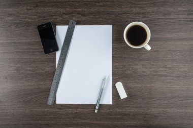 Akıllı telefon, kağıt, silgi ve kahve ile mekanik kurşun kalem 