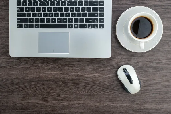 Laptop and mouse with coffee on the desk — Stock Photo, Image