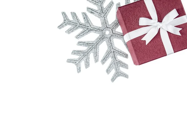 Подарочная коробка роскошного цвета для праздничных мероприятий шелковая обертка снежинка — стоковое фото