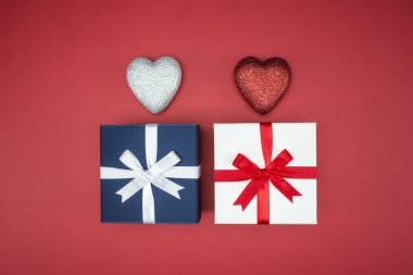 hediye kutusu şal ipek kurdele ile aşk kalp şekli