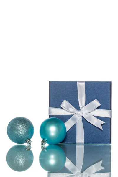 Caja de regalo de color de lujo con decoración de Navidad — Foto de Stock
