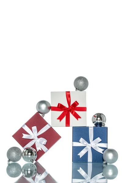 Caja de regalo de color de lujo con decoración de Navidad —  Fotos de Stock
