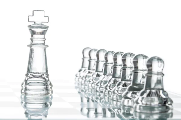 Rei cercado xadrez, estratégia de negócios — Fotografia de Stock