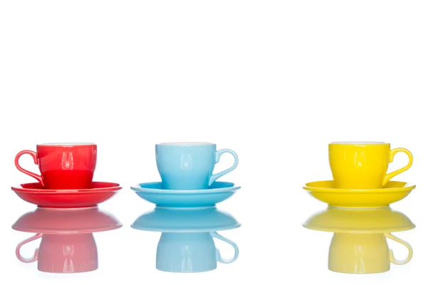 Desfrutar de múltiplas caneca copo de café colorido na mesa de reflexão — Fotografia de Stock