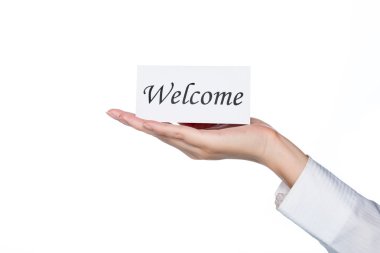 otel rezervasyon, hoş geldiniz kartı tutan kadın el 