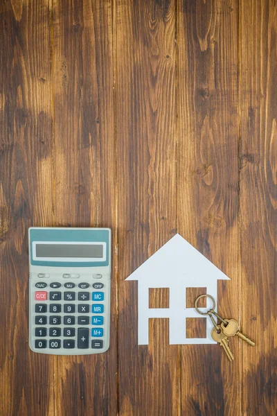 Іпотечний калькулятор, будинок і ключ з калькулятором — стокове фото