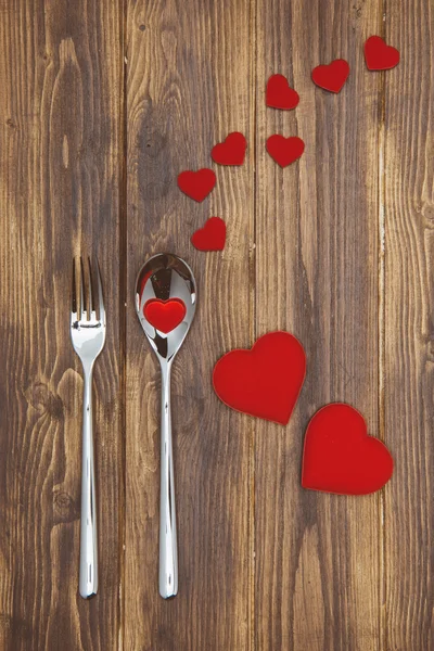 Festeggia il giorno di San Valentino, cucchiaio, forchetta e forma di cuore — Foto Stock