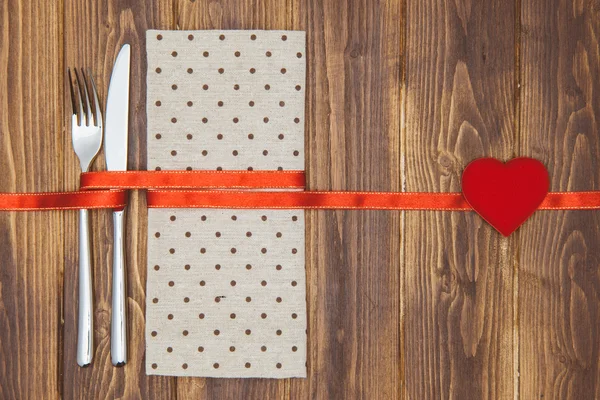 Cena de San Valentín, Cuchillo, tenedor y servilleta — Foto de Stock