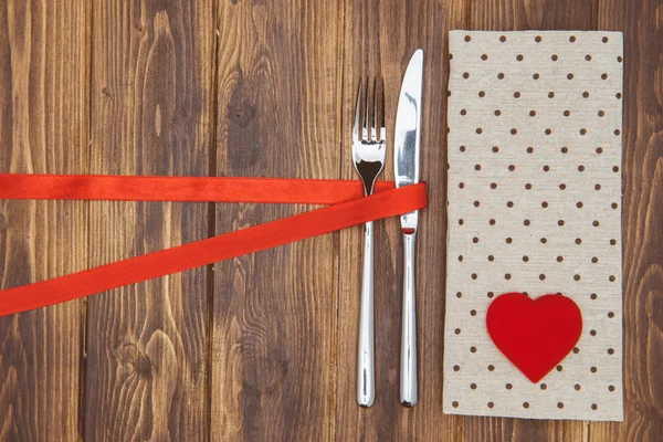 Cena de San Valentín, Cuchillo, tenedor y servilleta — Foto de Stock