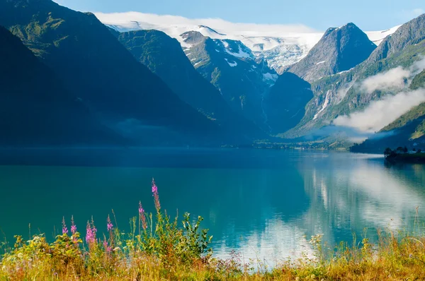 Mountain lake sunrise in Norway — Stock Photo, Image