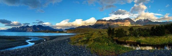 Sunrise in Patagonian Andes, big size panorama — Stock Photo, Image